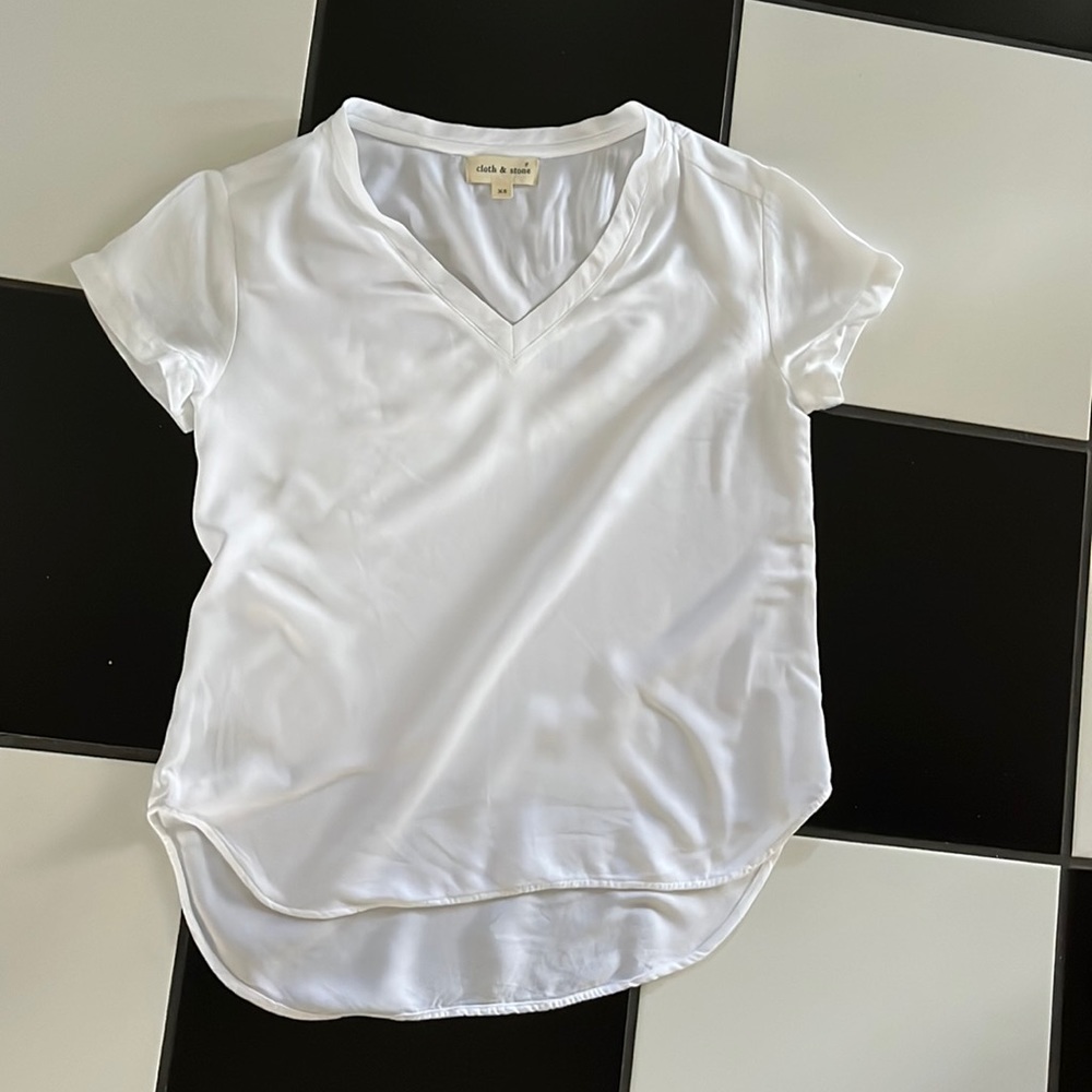 Women's Cloth and Stone short sleeve vneck tee
